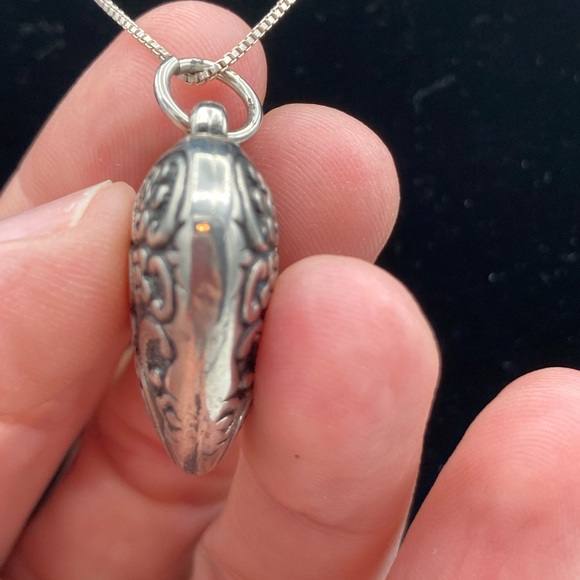 Brighton puff heart pendant - Picture 2 of 2